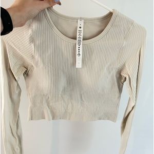 Lulu wunder under long sleeve